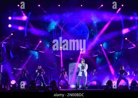 Leon, Messico. 04 Feb 2023. Il cantante colombiano Manuel Turizo, nominato dai Grammy, ha suonato sul palco del Teatro del Pueblo durante la Feria de Leon 2023. Credit: JUANJO Valdez / JVMODEL Credit: JVMODEL/Alamy Live News Foto Stock