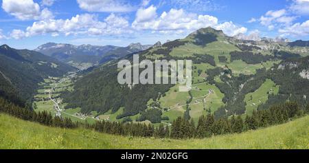 Vista dal Massiccio des Aravis, Les Confins, la Clusaz, alta Savoia, Francia Foto Stock