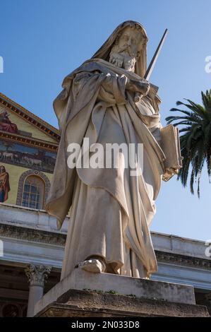 La Basilica Papale di San Paolo fuori le Mura è una delle quattro basiliche papali di Roma. Sorge lungo la Via Ostiense, nel quartiere del Foto Stock