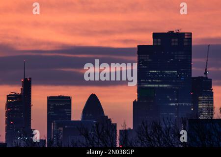 Londra, Regno Unito. 5th Feb, 2023. Alba sulla città di Londra da Hampstead. Credit: Guy Bell/Alamy Live News Foto Stock