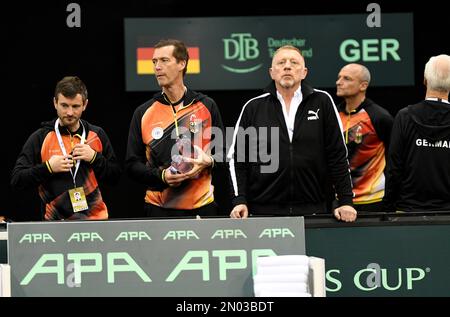 Treviri, Germania. 04th Feb, 2023. Tennis, uomini: Davis Cup - turno di qualificazione, qualifiche, Germania - Svizzera; Boris Becker (3rd da sinistra) si trova sul binario della squadra. Credit: Harald Tittel/dpa/Alamy Live News Foto Stock
