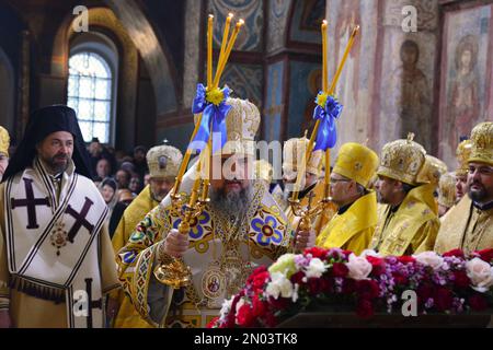 3 febbraio 2023: KYIV, UCRAINA - 2023/02/03: Serhii Petrovych Dumenko, Metropolita Epifania, Capo della Chiesa Ucraina, conduce un servizio in occasione del quarto anniversario della sua intronizzazione nella Cattedrale di S. Durante il consiglio di unificazione del 15 dicembre 2018, il Metropolita Epifania di Pereyaslav e di Bylotserkiv fu eletto capo della Chiesa Ortodossa dell'Ucraina. E fu lui che ricevette i tomi sull'autocefalia della Chiesa Ortodossa d'Ucraina il 6 gennaio dalle mani del Patriarca Ecumenico Bartolomeo. L'intronizzazione della testa dell'au Foto Stock