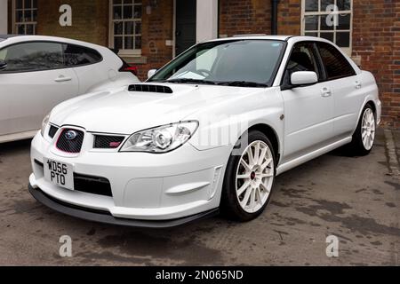 2006 Subaru Impreza WRX STI, in mostra all'Assemblea Giapponese tenutasi presso il Bicester Heritage Centre il 29th gennaio 2023. Foto Stock