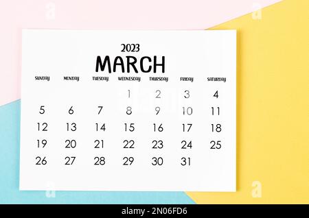 Marzo 2023 Calendario mensile su sfondo bellissimo. Foto Stock