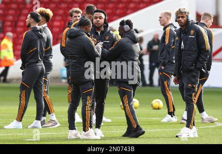 Nottingham, Regno Unito. 4th Feb, 2023. I giocatori del Leeds United si trovano in campo prima della partita della Premier League presso il City Ground di Nottingham. Il credito dell'immagine dovrebbe essere: Darren Staples/Sportimage Credit: Sportimage/Alamy Live News Foto Stock