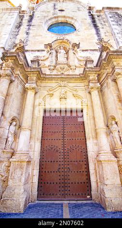 Facciata della Chiesa di San Salvador in El Vendrell, Tarragona, Catalogna, Spagna, Europa Foto Stock