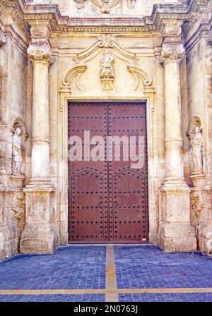 Facciata della Chiesa di San Salvador in El Vendrell, Tarragona, Catalogna, Spagna, Europa Foto Stock