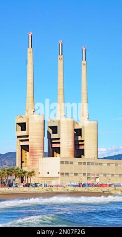 Delta del Besos con vecchia e moderna centrale termica, Sant Adria del Besos, Barcellona, Catalunya, Spagna, Europa Foto Stock