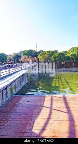 Catalunya parco e giardini di paesaggio urbano e architettura moderna a Sabadell, Barcellona, Catalunya, Spagna, Europa Foto Stock