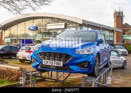 2020 FORD FOCUS ST-LINE EDITION MHEV sul piazzale di Evans Halsaw Ford concessionaria auto a Chorley, Regno Unito Foto Stock