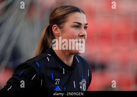 Mary Earps #27 di Manchester United si scalda per la partita della fa Women's Super League Manchester United Women vs Everton Women a Leigh Sports Village, Leigh, Regno Unito, 5th febbraio 2023 (Photo by Conor Molloy/News Images) a Leigh, Regno Unito il 2/5/2023. (Foto di Conor Molloy/News Images/Sipa USA) Foto Stock