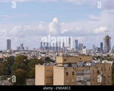 Pioggia a Tel Avive, Israele, città moderna Foto Stock