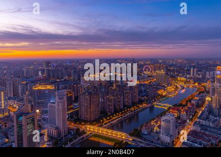 Tramonto sulla costa del fiume Tianjin haihe di notte Foto Stock