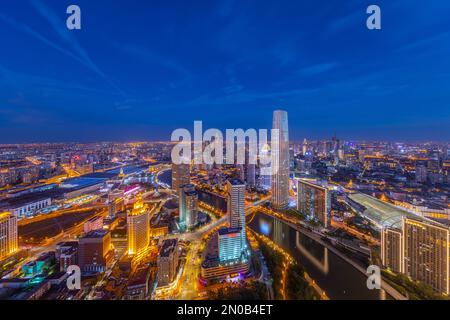 Tramonto sulla costa del fiume Tianjin haihe di notte Foto Stock