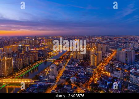 Tramonto sulla costa del fiume Tianjin haihe di notte Foto Stock