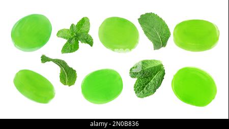 Set di caramelle alla menta dure e foglie verdi su sfondo bianco. Design del banner Foto Stock