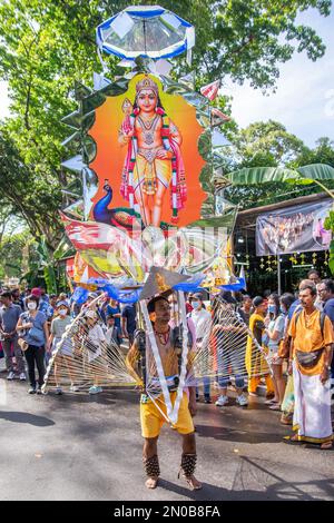 Thaipusam celebrazione in Penang. I devoti di eseguire kavadi attam verso il Signore Murugan, il dio della guerra nell'Induismo. Foto Stock