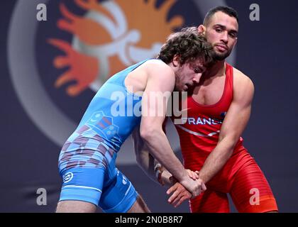 ZAGABRIA, CROAZIA – FEBBRAIO 05: Ibrahim Mahmoud Hamed Hassan Ghanem di francia (rosso) si scontra con Lovro Zurak di Croazia (blu) durante il Men's Greco-Roman Style 72 kg peso Wrestling 2023 Ranking Series al Dom Sportova Sports Hall il 5 Febbraio 2023 a Zagabria, Croazia. Foto: Marko Lukunic/PIXSELL Foto Stock