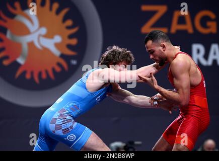 ZAGABRIA, CROAZIA – FEBBRAIO 05: Ibrahim Mahmoud Hamed Hassan Ghanem di francia (rosso) si scontra con Lovro Zurak di Croazia (blu) durante il Men's Greco-Roman Style 72 kg peso Wrestling 2023 Ranking Series al Dom Sportova Sports Hall il 5 Febbraio 2023 a Zagabria, Croazia. Foto: Marko Lukunic/PIXSELL Foto Stock