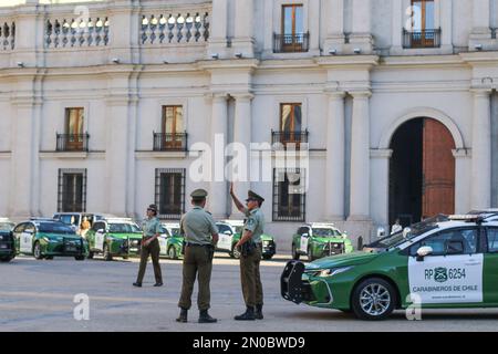 Durban, Cile. 01st Feb, 2023. La polizia cilena presenta una nuova flotta di veicoli per la pattuglia davanti al Palazzo la Moneda a Santiago, Cile, il 01 febbraio 2023. (Foto di Jesus Martinez/Sipa USA) Credit: Sipa USA/Alamy Live News Foto Stock