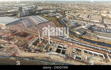 Old Oak Common è una stazione ferroviaria in costruzione sul sito del deposito di manutenzione della trazione Old Oak Common a ovest di Londra Foto Stock