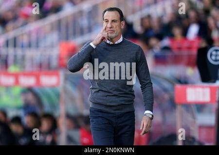 L'allenatore capo del Valencia CF Salvador Gonzalez Voro durante la partita la Liga tra il Girona FC e il Valencia CF si è giocato allo stadio Montilivi il 5 febbraio 2023 a Girona, Spagna. (Foto di Sergio Ruiz / PRESSIN) Foto Stock