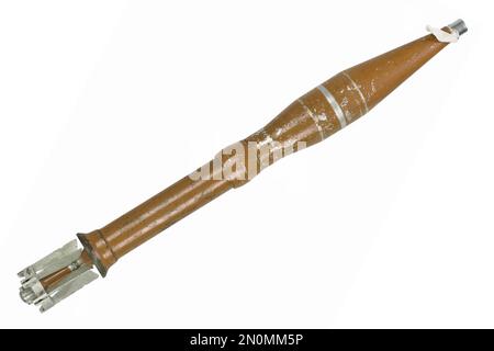 proiettile a razzo senza serbatoio da 73 mm isolato su sfondo bianco Foto Stock