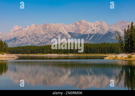 Vista sul lago del Canadian Rocky Mountain Kananaskis Country Alberta Canada Foto Stock