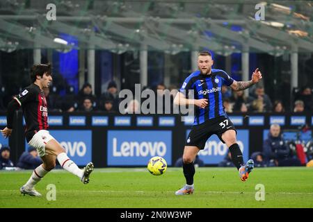 Milano Skriniar (FC Internazionale) durante il campionato italiano Serie Una partita di calcio tra FC Internazionale e AC Milan il 5 febbraio 2023 allo stadio Giuseppe Meazza di Milano - Foto Morgese-Rossini / DPPI Foto Stock