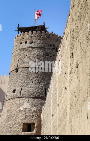 Dubai, Emirati Arabi Uniti - Febbraio 14,2022: Forte al Fahidi il più antico edificio esistente di Dubai, è ora il Museo di Dubai. Presenta il modo tradizionale di Foto Stock