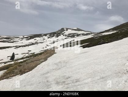 Monte Uludag piccola vista sulla cima (Zirvetepe) in inverno a Bursa, Turchia. Uludag è la montagna più alta della regione di Marmara. Foto Stock