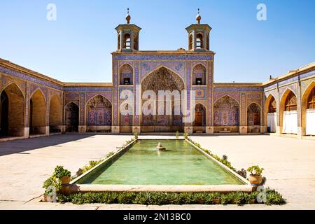 Cortile interno, Moschea di Nasir al Molk, Shiraz, Iran, Shiraz, Iran, Asia Foto Stock