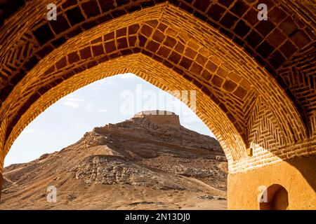 Sale funebri, Torri del silenzio, Culle dei morti degli Zoroastriani, Yasd, Yasd, Iran, Asia Foto Stock