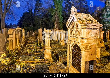 Cimitero ebraico di notte, Göttingen, bassa Sassonia, Germania, Europa Foto Stock