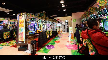 All'interno di un salone Pachinko in Giappone. Foto Stock