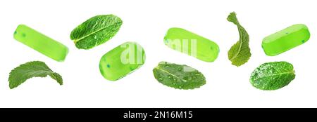 Set di caramelle alla menta dure e foglie verdi su sfondo bianco. Design del banner Foto Stock