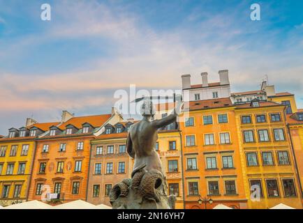 Città vecchia di Varsavia, paesaggio urbano della Polonia al tramonto Foto Stock