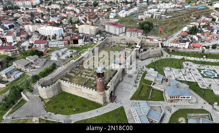 Il Castello di Erzurum fu costruito nel 415 durante l'Impero Bizantino. Una fotografia del castello scattata con un drone. Foto Stock