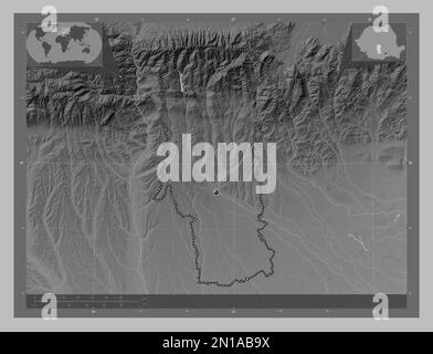 Arges, contea di Romania. Mappa in scala di grigi con laghi e fiumi. Mappe delle posizioni ausiliarie degli angoli Foto Stock