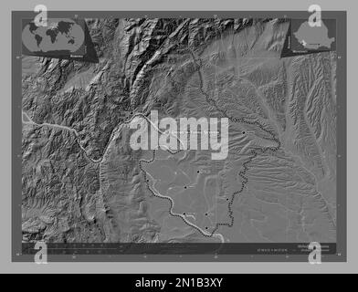 Mehedinti, contea di Romania. Mappa altimetrica bilivello con laghi e fiumi. Località e nomi delle principali città della regione. Posizione ausiliaria angolo Foto Stock