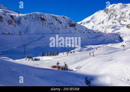 Tempo invernale a Luz-Ardiden, Pirenei francesi, zona sciistica Francia Foto Stock