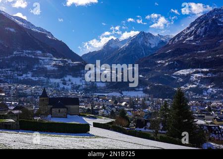 Tempo invernale a Luz-Saint-Sauveur, Pirenei francesi, zona sciistica Francia Foto Stock