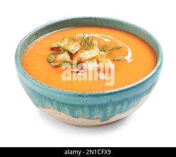 Deliziosa zuppa di zucca in un recipiente isolato sul bianco Foto Stock