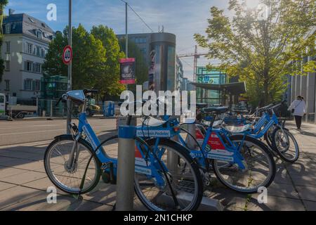 Trasporti pubblici, RegioRadStuttgart, S-Bahn, U-Bahn, pedelec, A Rotebühlplatz, Stoccarda, centro città, BadenWürttemberg, Germania meridionale, Europa Foto Stock