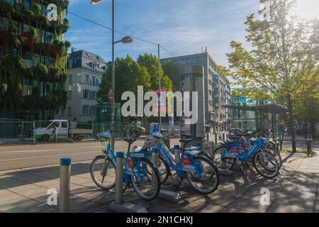 Trasporti pubblici, RegioRadStuttgart, S-Bahn, U-Bahn, pedelec, A Rotebühlplatz, Stoccarda, centro città, BadenWürttemberg, Germania meridionale, Europa Foto Stock