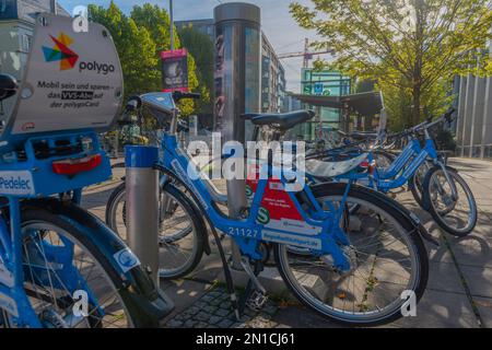 Trasporti pubblici, RegioRadStuttgart, S-Bahn, U-Bahn, pedelec, A Rotebühlplatz, Stoccarda, centro città, BadenWürttemberg, Germania meridionale, Europa Foto Stock