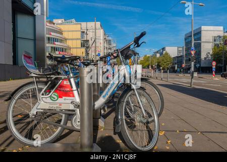 Trasporti pubblici, RegioRadStuttgart, S-Bahn, U-Bahn, pedelec, A Rotebühlplatz, Stoccarda, centro città, BadenWürttemberg, Germania meridionale, Europa Foto Stock