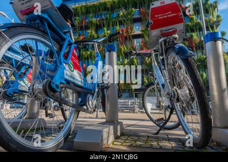 Trasporti pubblici, RegioRadStuttgart, S-Bahn, U-Bahn, pedelec, A Rotebühlplatz, Stoccarda, centro città, BadenWürttemberg, Germania meridionale, Europa Foto Stock