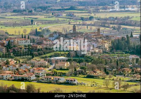 Veduta aerea panoramica del borgo medievale di Castiglion Fibocchi, Arezzo, Italia e dintorni Foto Stock