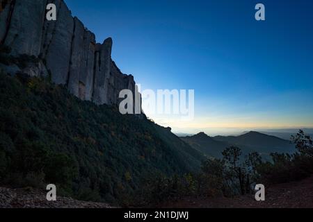 La Roca Foradada, Las Agulles, Montserrat, montagna, Catalogna, Spagna. Copyright Dave Walsh 2022. Foto Stock